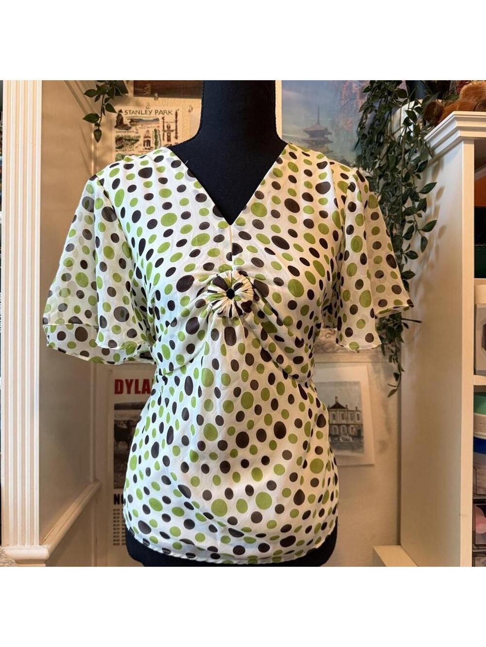 KSL Karin Stevens White Green Brown Polka Dot Flutter Sleeve Top Size 16W